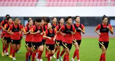 开元官方下载-中国女足球员参加国际训练营，提升实力