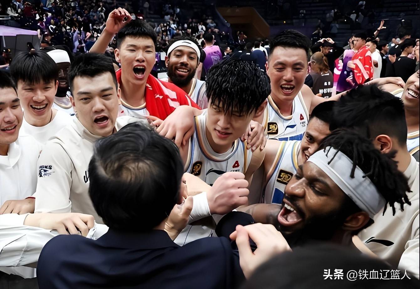 篮球联赛球员们将拼尽全力争取胜利