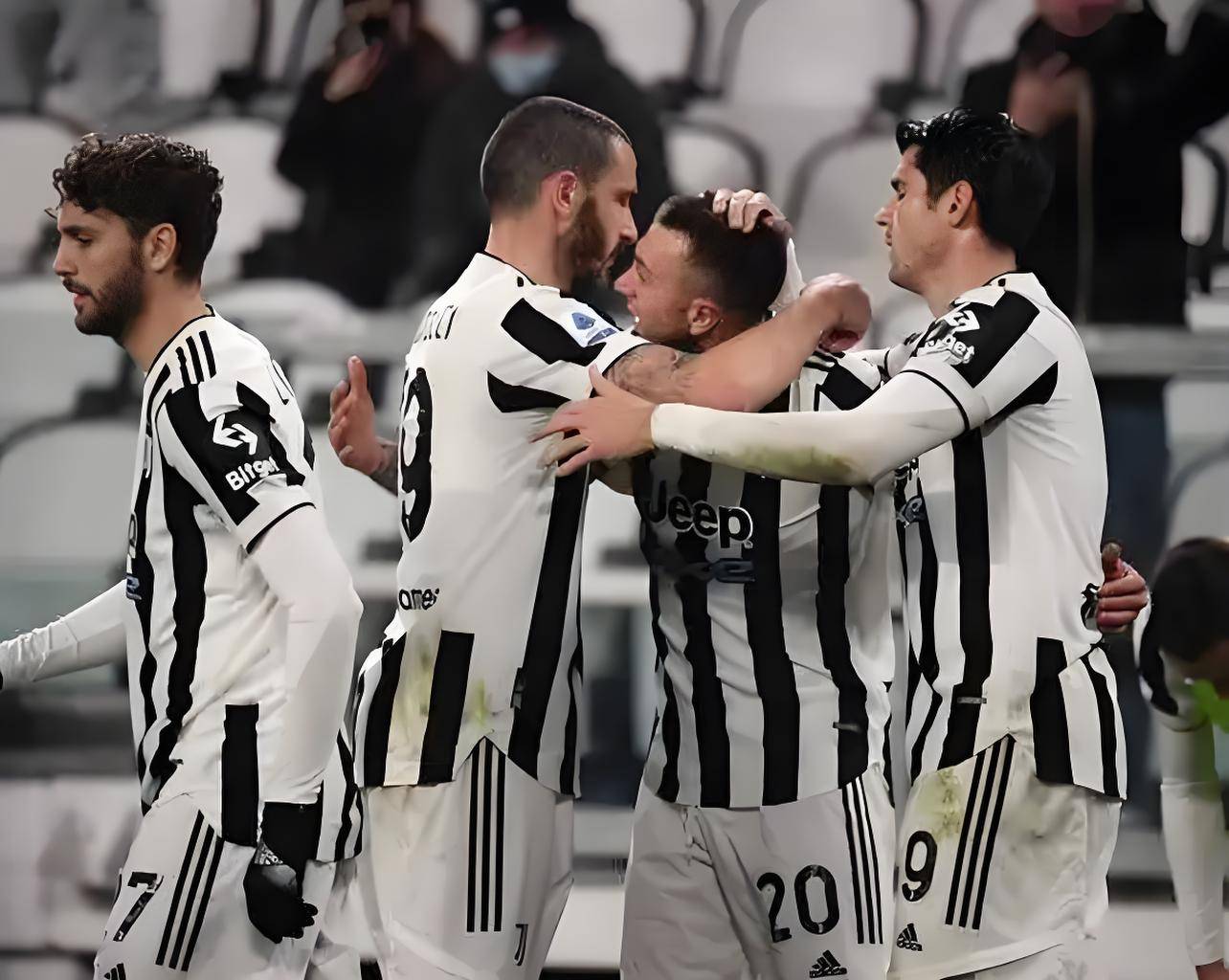 巴塞罗那遭遇尤文图斯在顶级足球比赛中交锋 巴塞罗那遭遇尤文图斯在顶级足球比赛中交锋