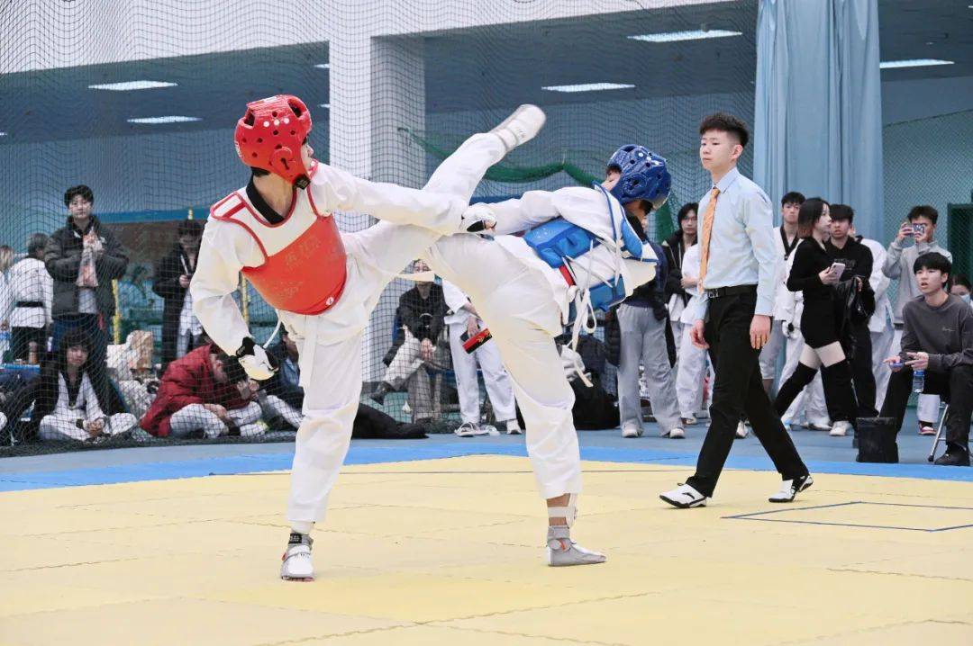 包含跆拳道冠军勇往直前,不畏艰难再一次展示实力的词条 包含跆拳道冠军勇往直前,不畏艰难再一次展示实力的词条