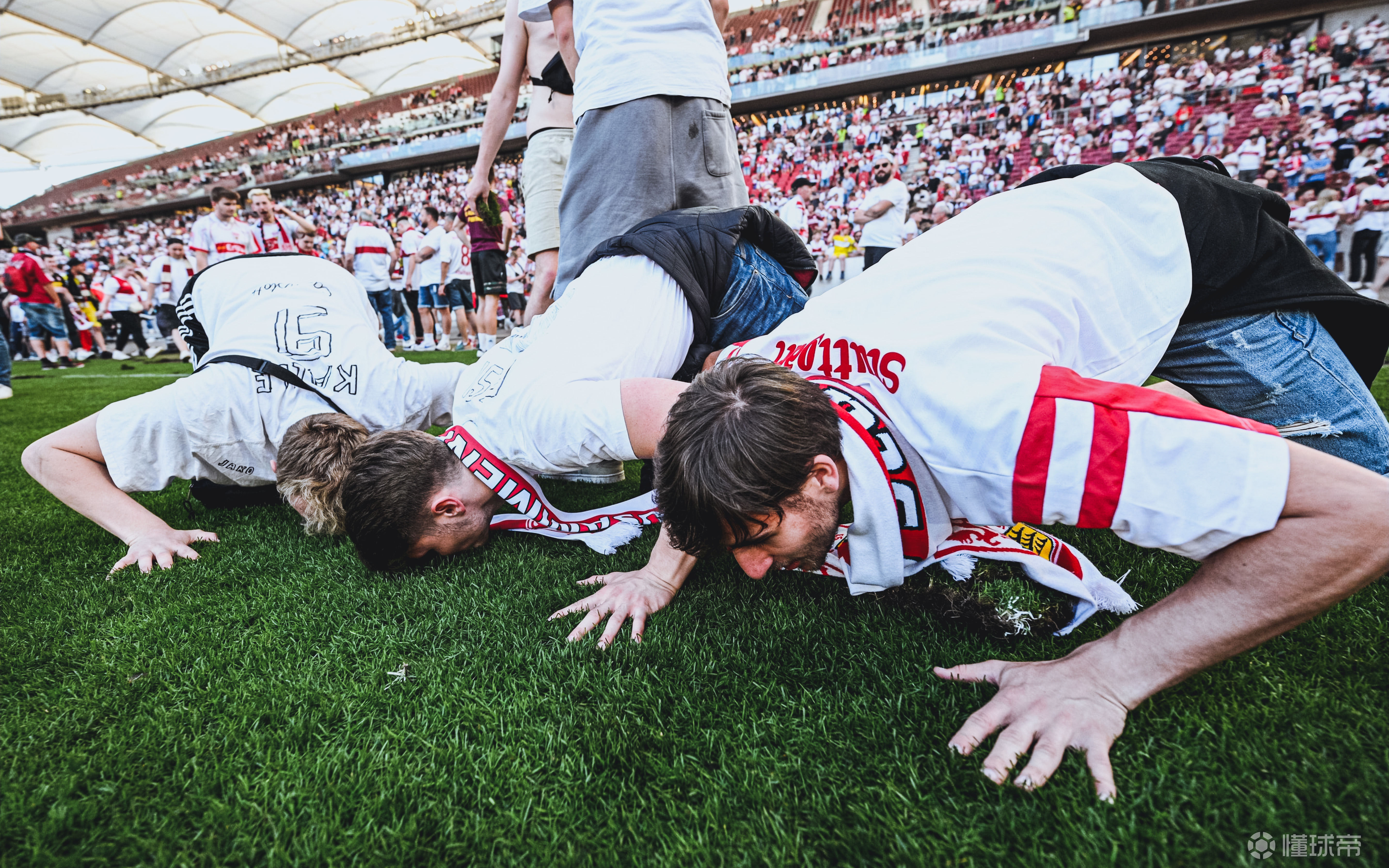 斯图加特遭逆转，保级艰难局面