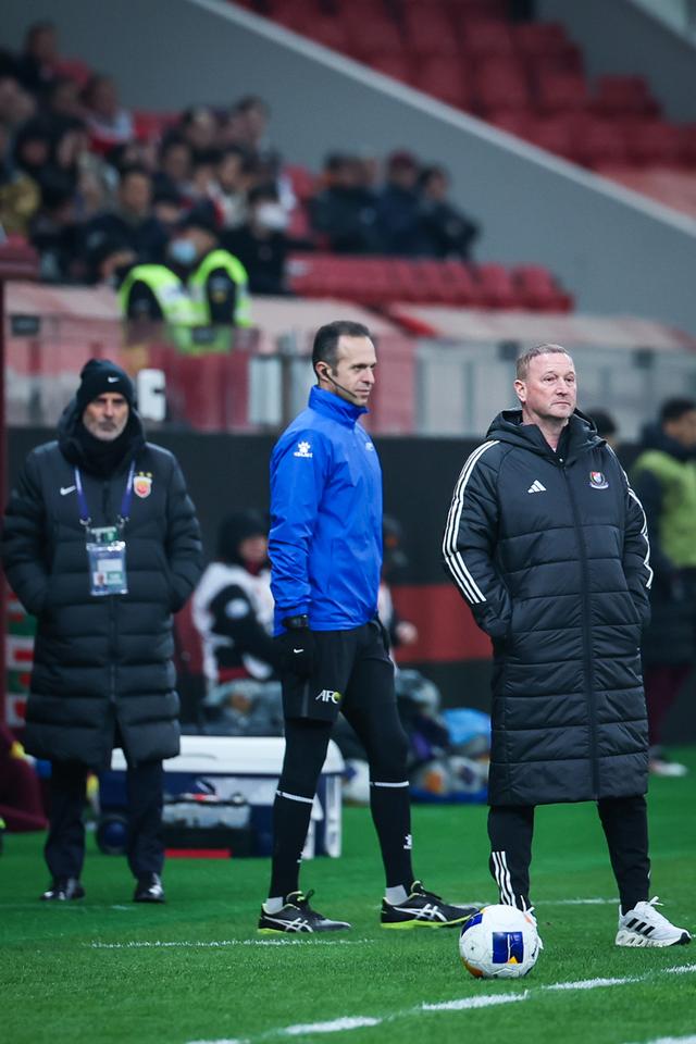 佛罗伦萨不敌切沃，陷入保级泥潭