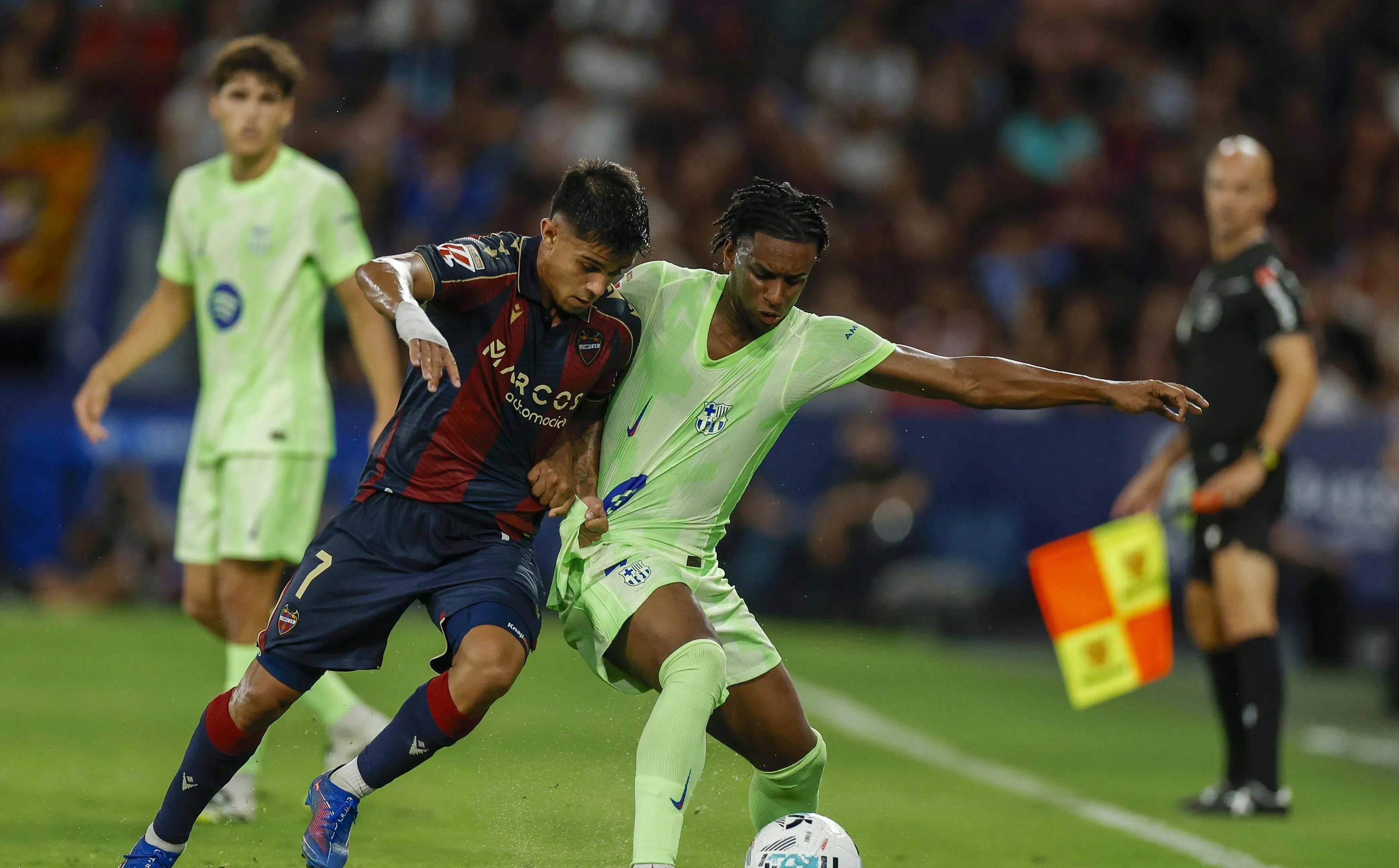 包含马竞客场大胜埃尔切，积分稳步增加的词条