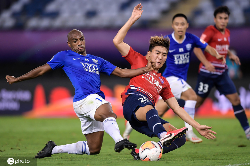 包含赫罗纳主场胜里加基罗赫莱为实现保级目标的词条