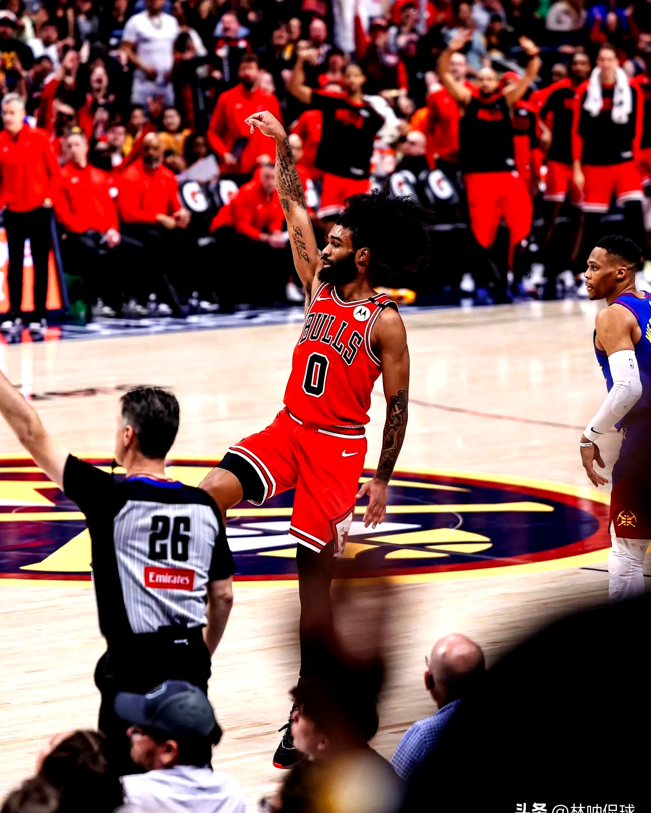 爵士击败公牛，继续领先