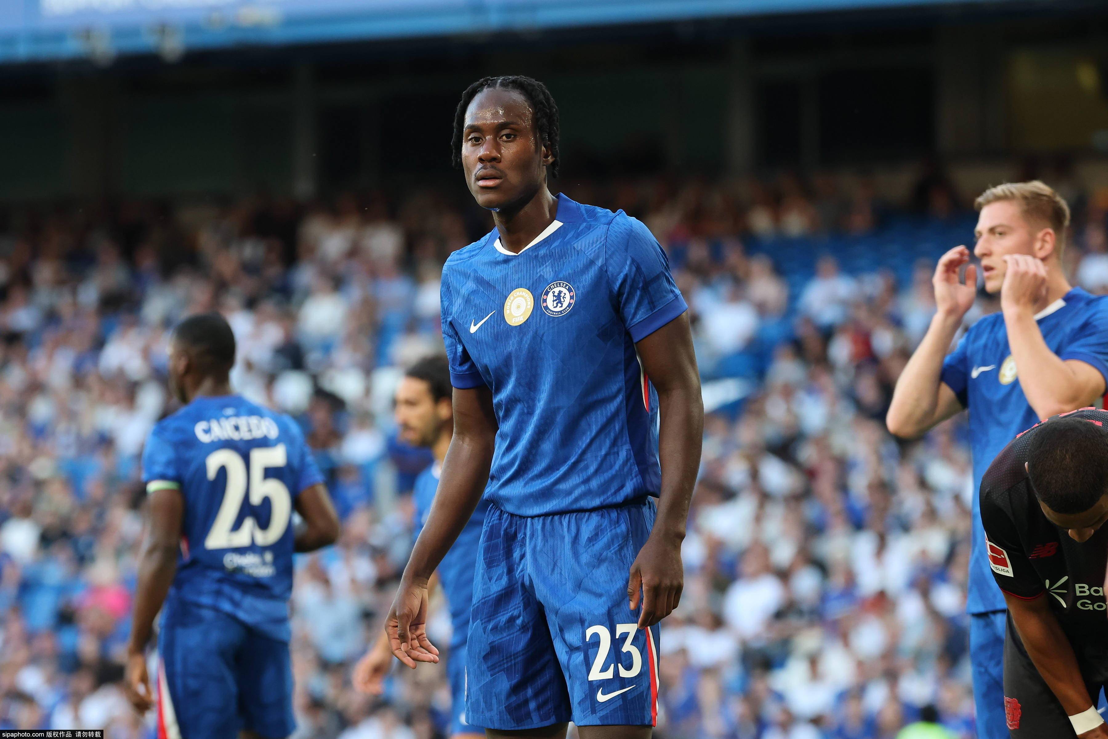 切尔西大胜尼克斯，取得胜利